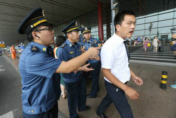 Beijing investigates illegal passenger transport